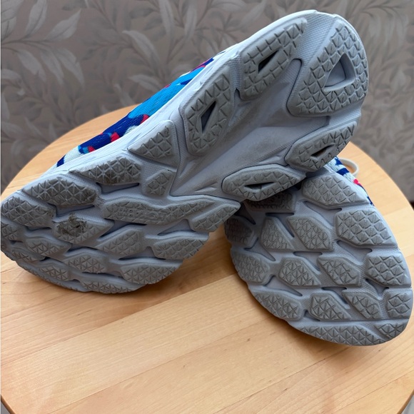 Hoka Blue and Red Clifton Edge geometric women’s size 6.5 - Picture 7 of 10